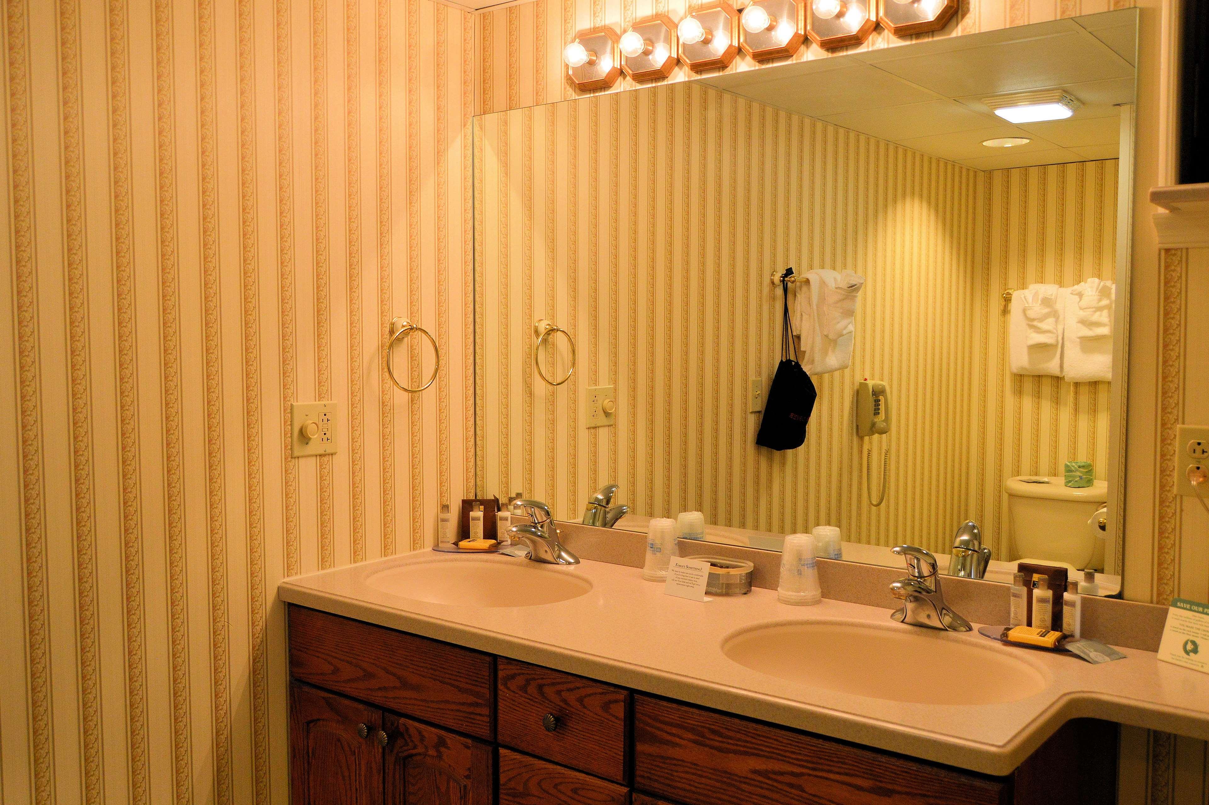 Western Barre Center Hotel